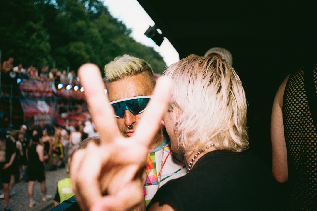 Rave The Planet — frame 15