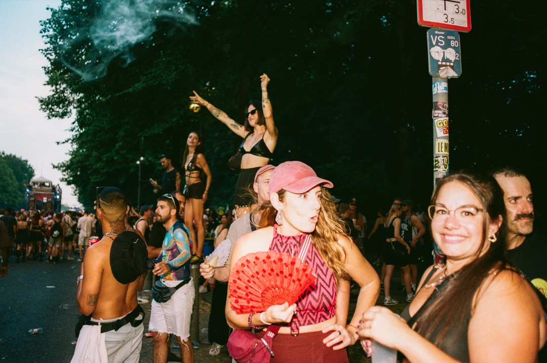Rave The Planet — frame 23