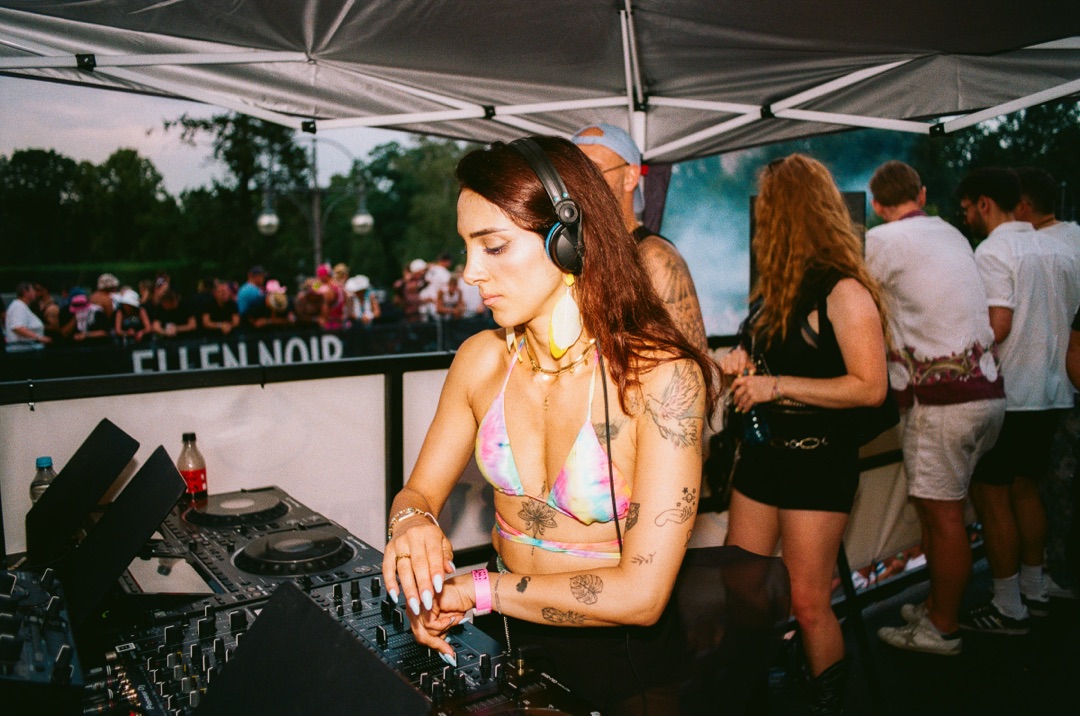 Rave The Planet — frame 24