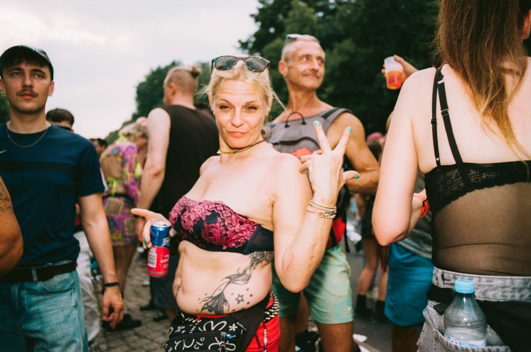 Rave The Planet — frame 35