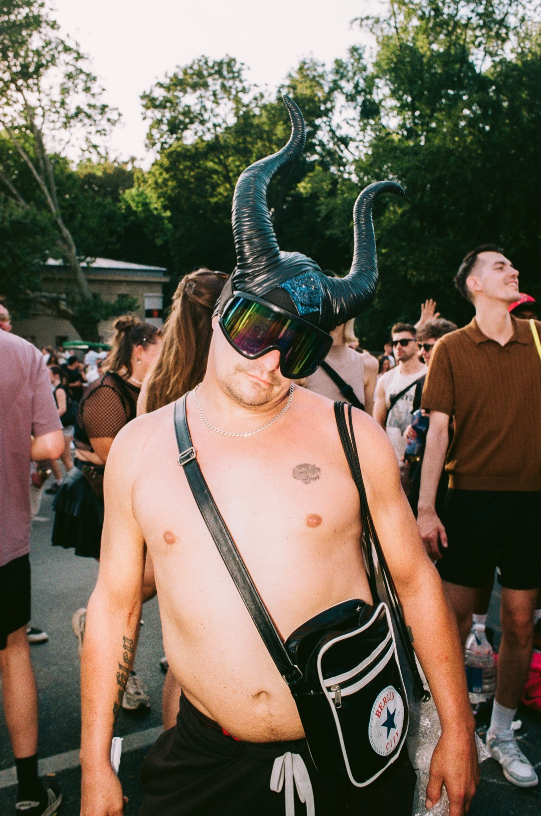 Rave The Planet — frame 38